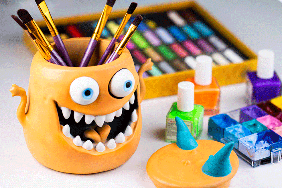 Cartoon candy jar pen holder