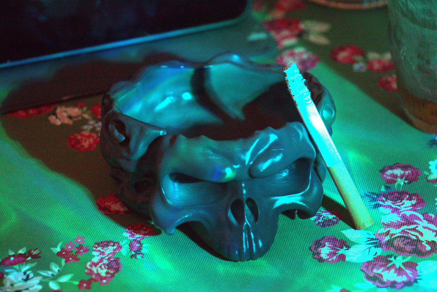 skull ashtray cigar