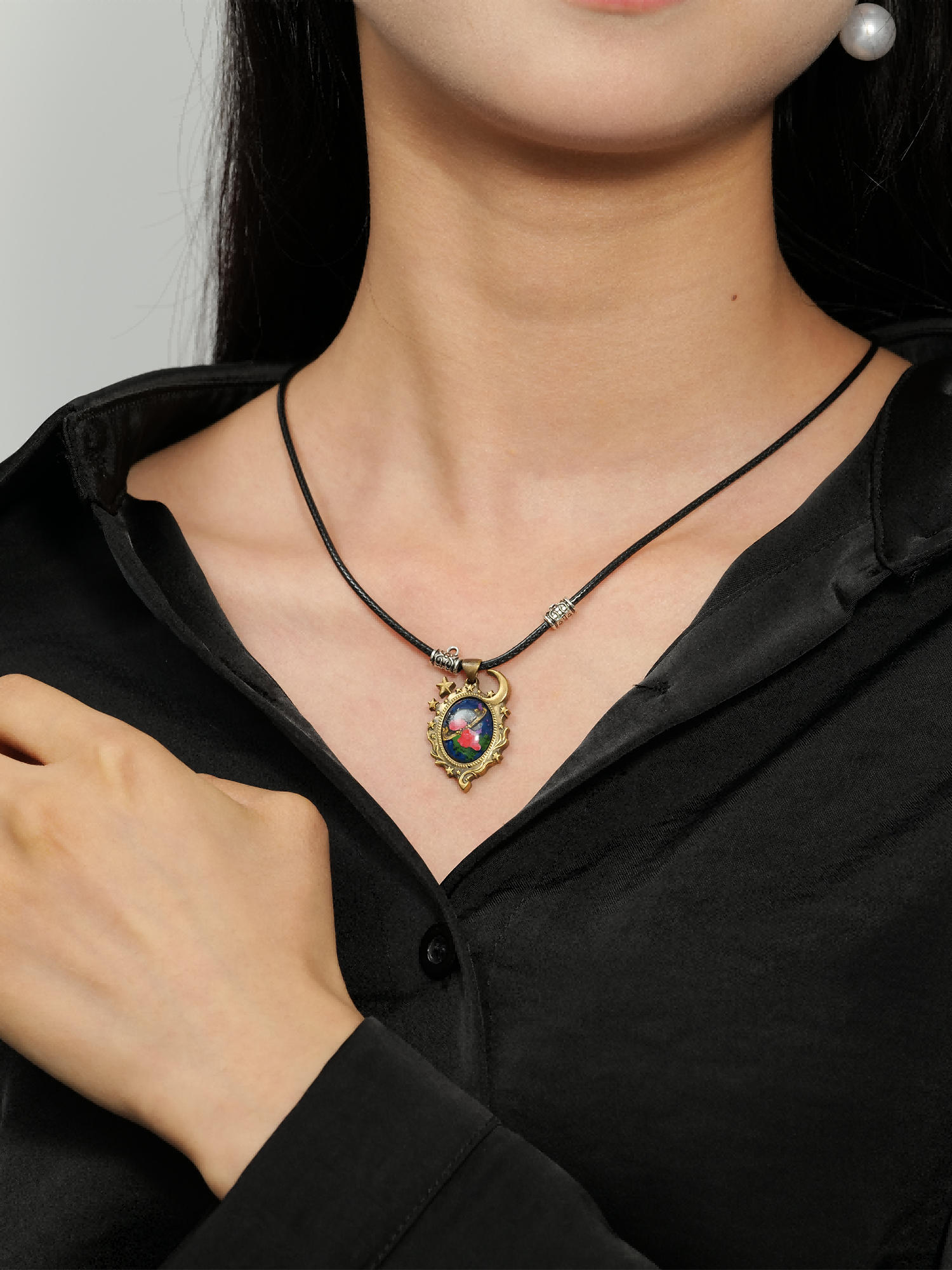 Moonlight Rosewish-brass necklace