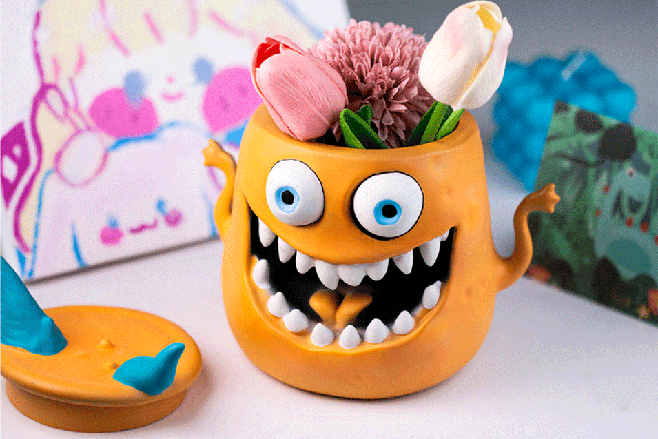 Cartoon candy jar pen holder