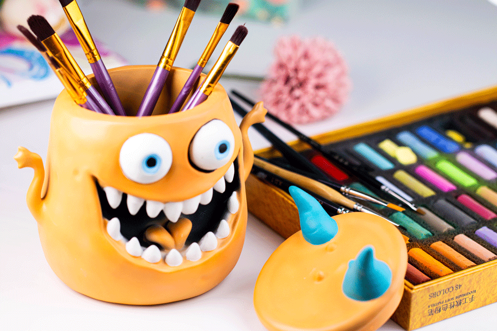 Cartoon candy jar pen holder