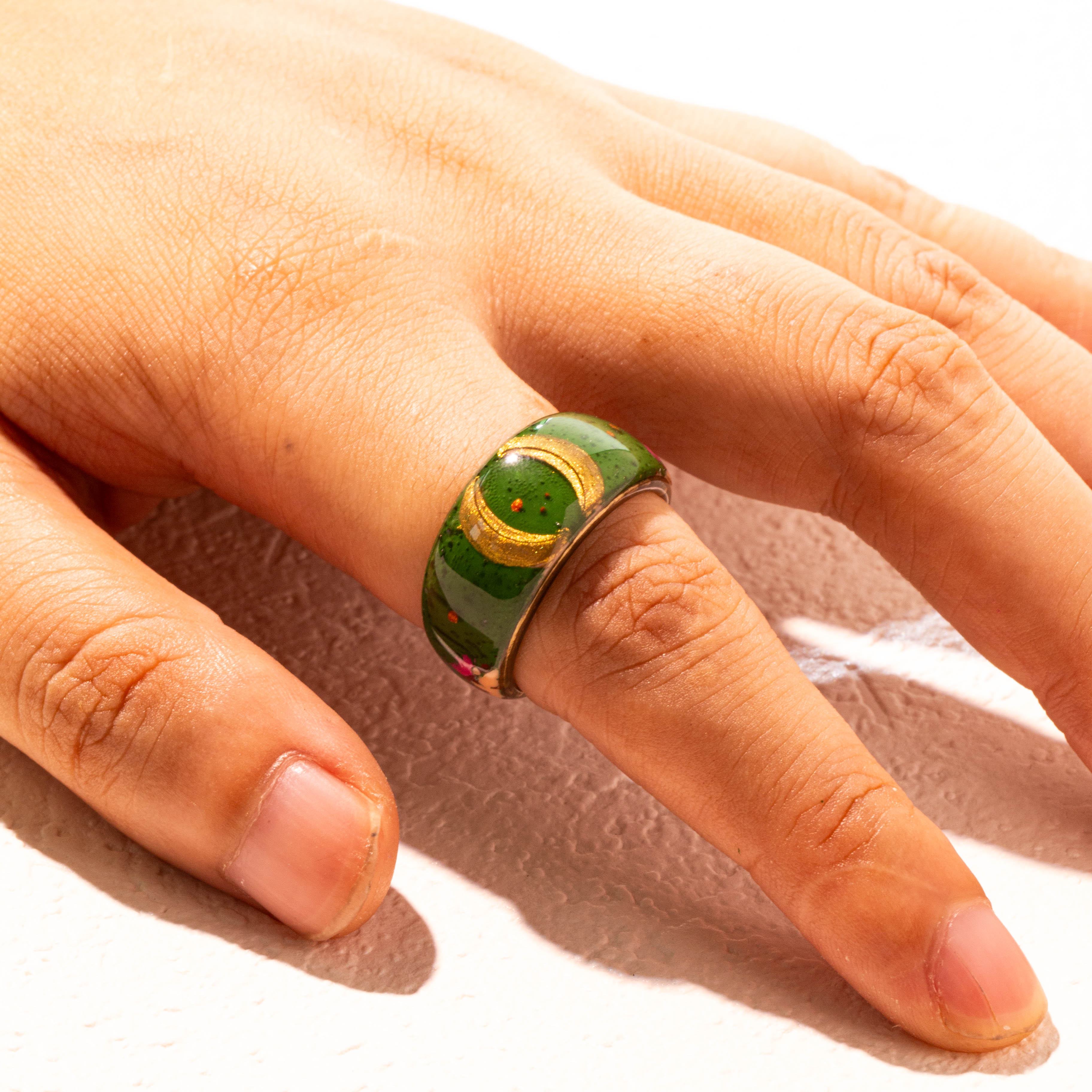 Moonlight Grove · Crescent Moon Relief 925 Silver Ring